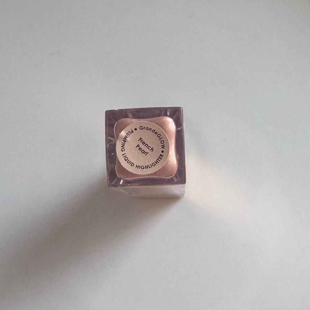 Grande Glow Plumping Liquid Highlighter in shade French Pearl - Picture 9 of 9